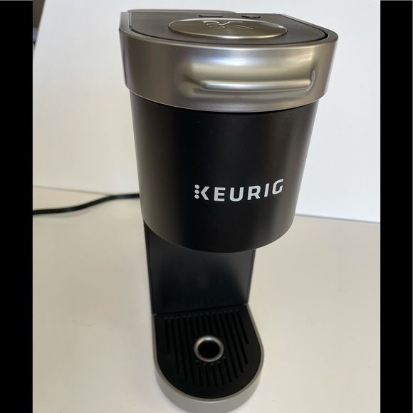 K Mini Plus Black Matte single serve coffeemaker